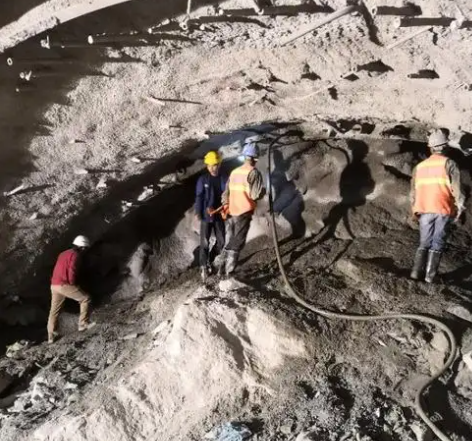 将乐隧道拱顶带模注浆料，微膨胀注浆料的特点及施工工艺